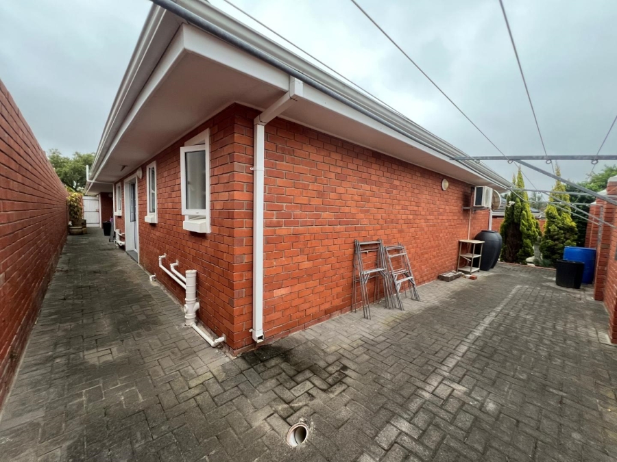 To Let 4 Bedroom Property for Rent in Walmer Eastern Cape